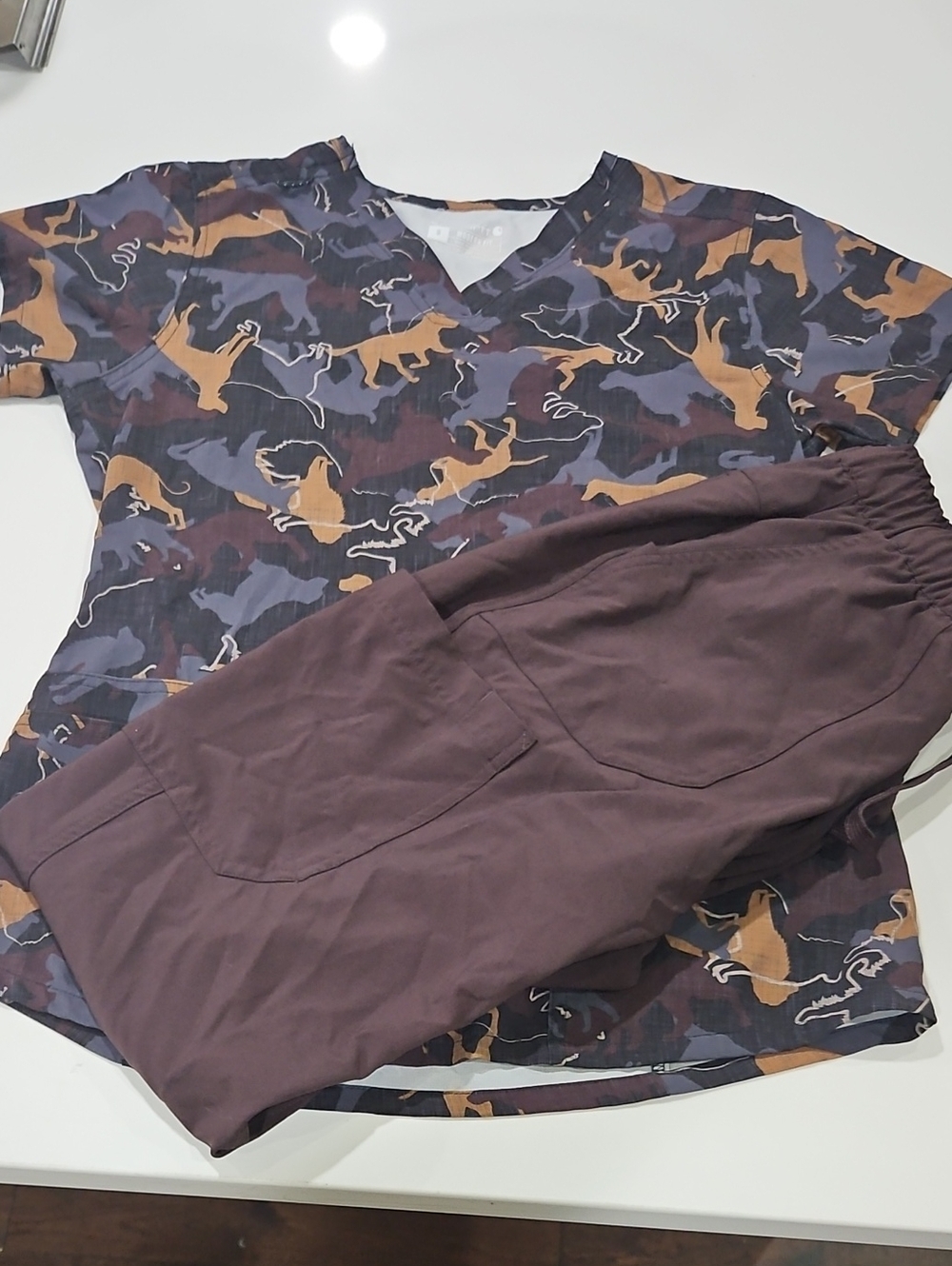 Carhartt Animal Camo Scrub Set Cargo Style. Size Small Like New. Vet-Nurse